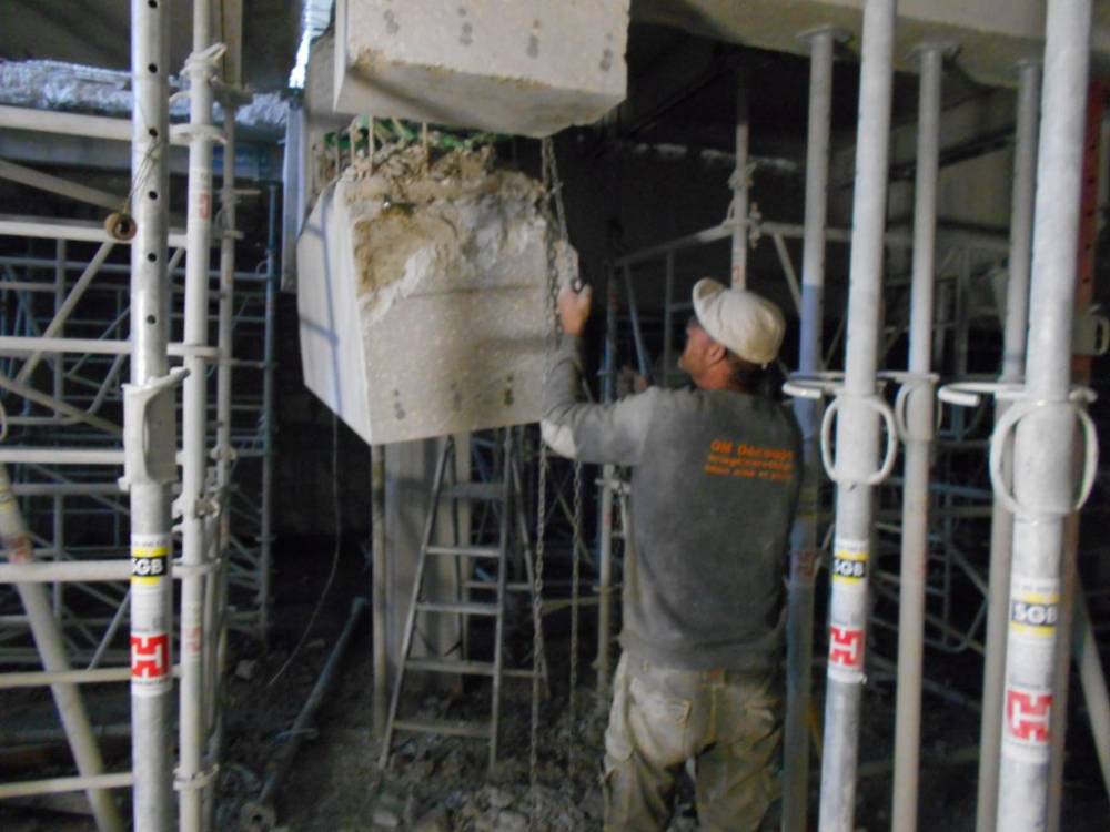 Homme travaillant sur chantier